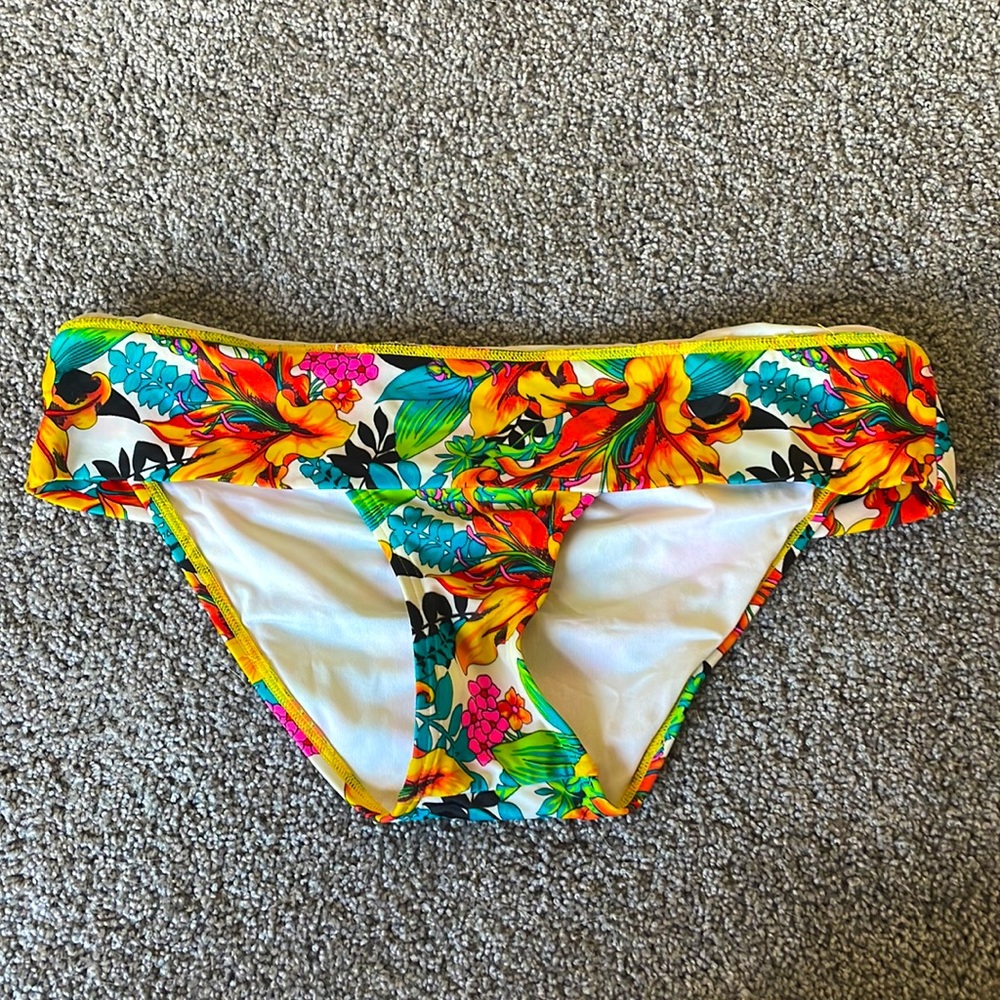 Tropical Victoria’s Secret swimsuit bottoms